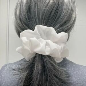 Poly Chiffon Hair Scrunchie. White. Medium.